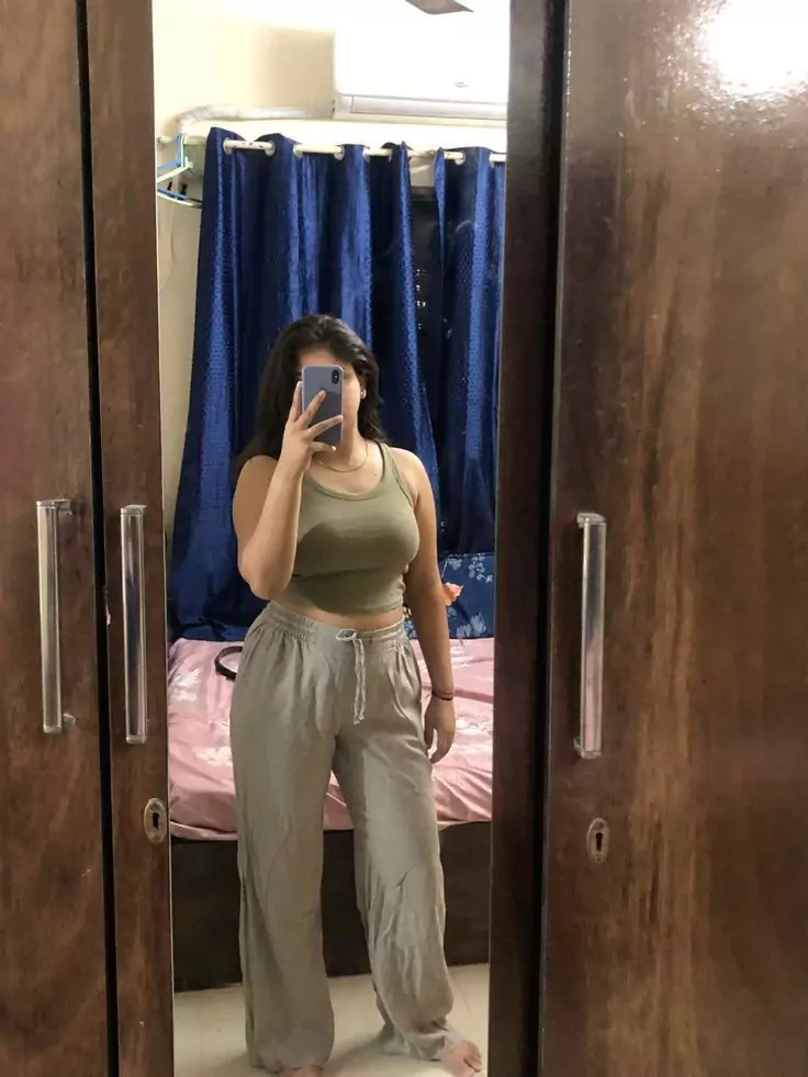 20+ Mirror Selfie Dp, Pics, Images, Photos & Wallpapers (2025) Best Girls Dp Images