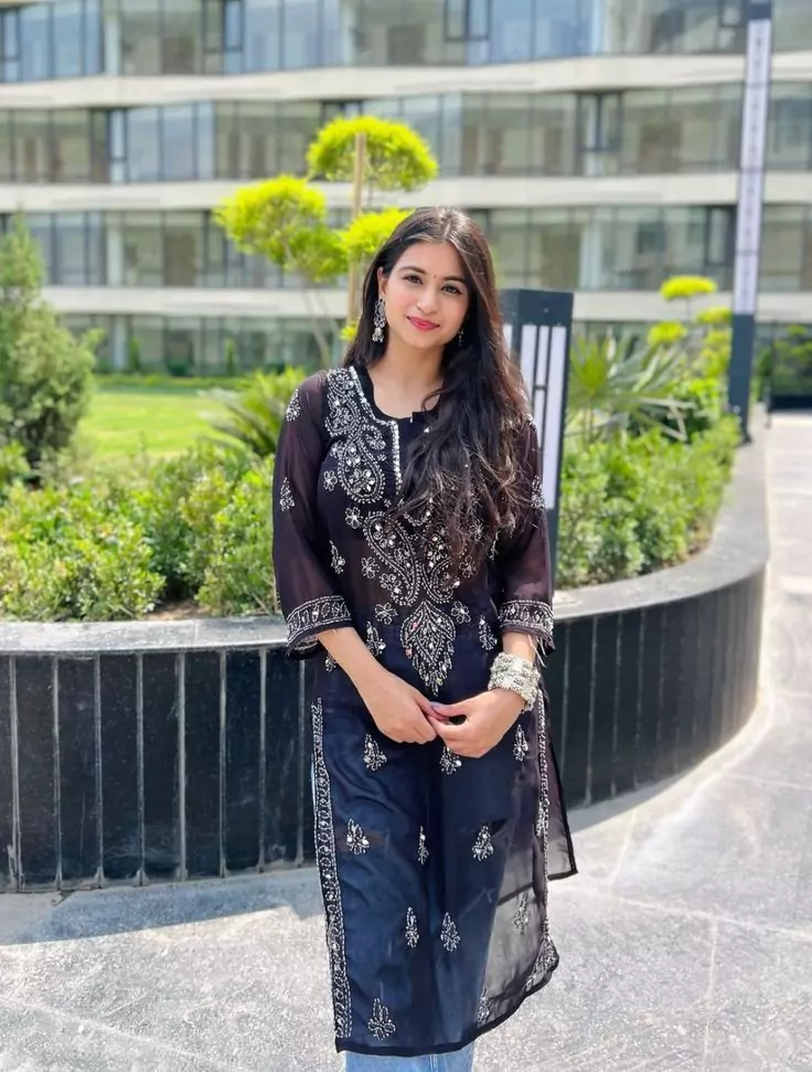 30+ Stunning Girls Dp, Photos, Pics to Bright Your Profile Black dress girl Dp