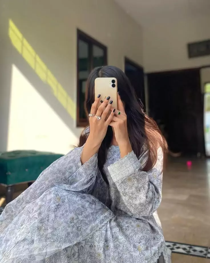 20+ Mirror Selfie Dp, Pics, Images, Photos & Wallpapers (2025) Cute Girl Mirror Selfie Images