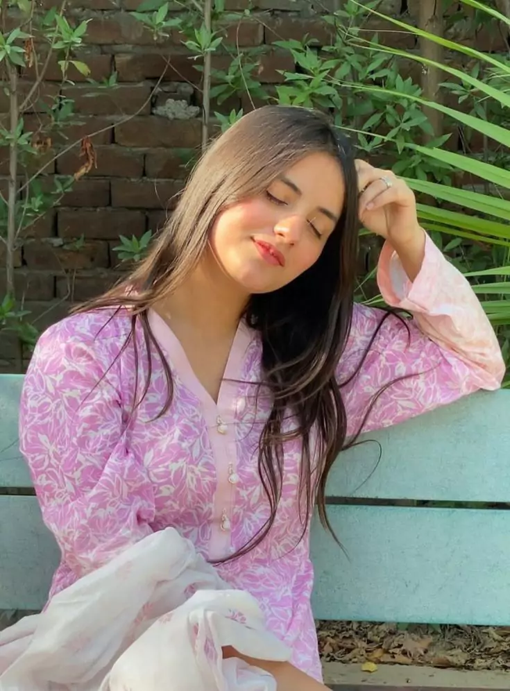 30+ Stunning Girls Dp, Photos, Pics to Bright Your Profile Cute Girl Photos