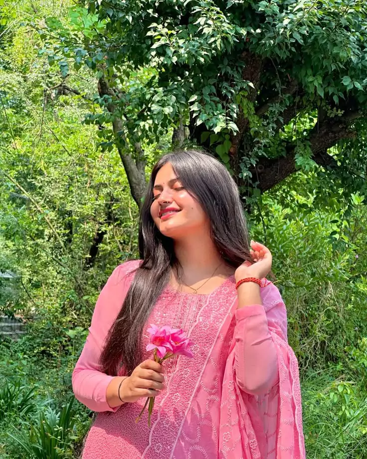 30+ Stunning Girls Dp, Photos, Pics to Bright Your Profile Cute Girl Profile Pictures