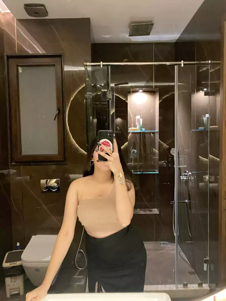 20+ Mirror Selfie Dp, Pics, Images, Photos & Wallpapers (2025) Girl Mirror Selfie