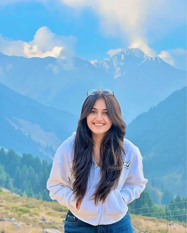 30+ Stunning Girls Dp, Photos, Pics to Bright Your Profile Girl White Dress Dp