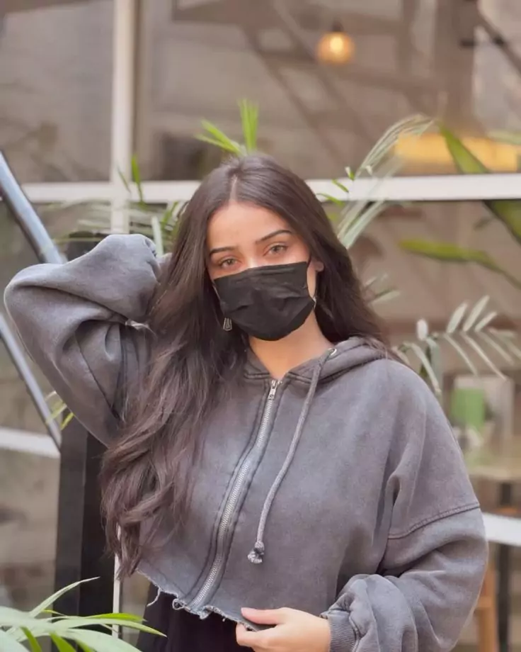 20+ Beautiful Mask Girl DP, Photos, Pictures & Wallpapers (2025) Girl in Mask Pic