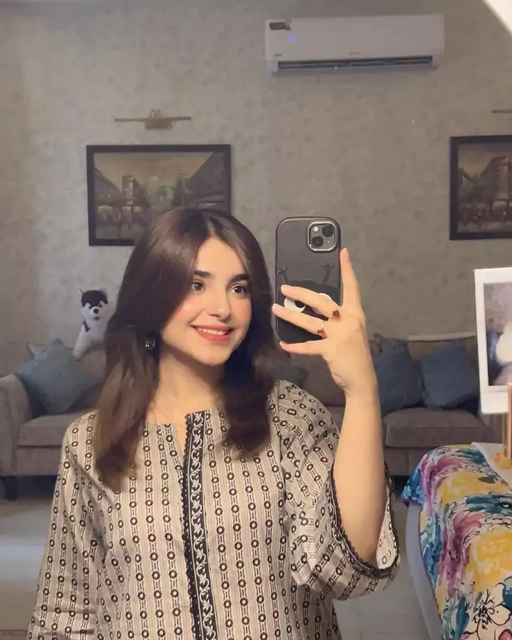 20+ Mirror Selfie Dp, Pics, Images, Photos & Wallpapers (2025) Mirror Selfie Dp