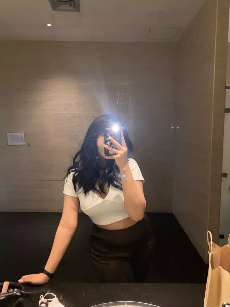 20+ Mirror Selfie Dp, Pics, Images, Photos & Wallpapers (2025) Mirror Selfie Girls Dp for Whatsapp
