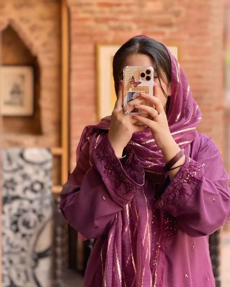 20+ Mirror Selfie Dp, Pics, Images, Photos & Wallpapers (2025) Mirror Selfie Instagram Girls Dp