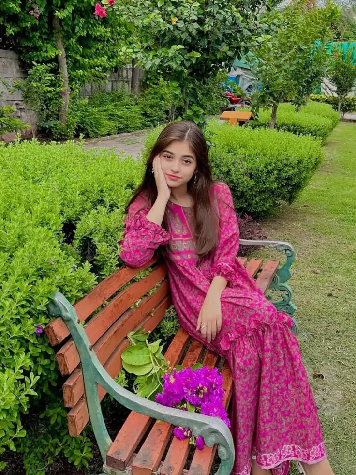 30+ Stunning Girls Dp, Photos, Pics to Bright Your Profile girl photo dp