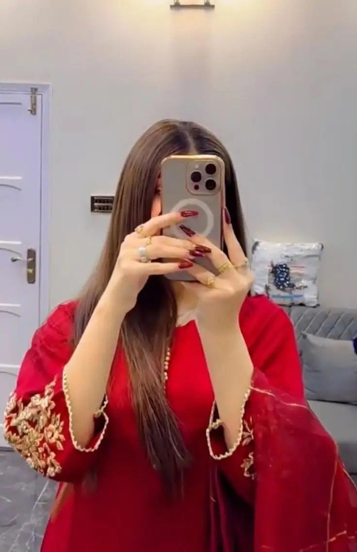Attitude Girl Dp for Whatsapp Attitude Girl Dp for Whatsapp
